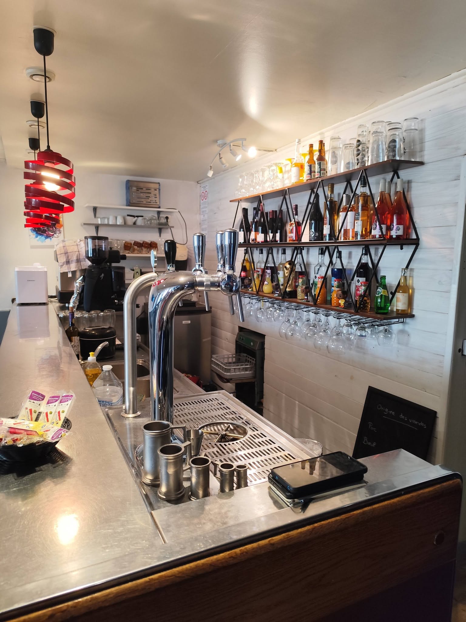 Bar intérieur de l’Auberge de la Vanne
