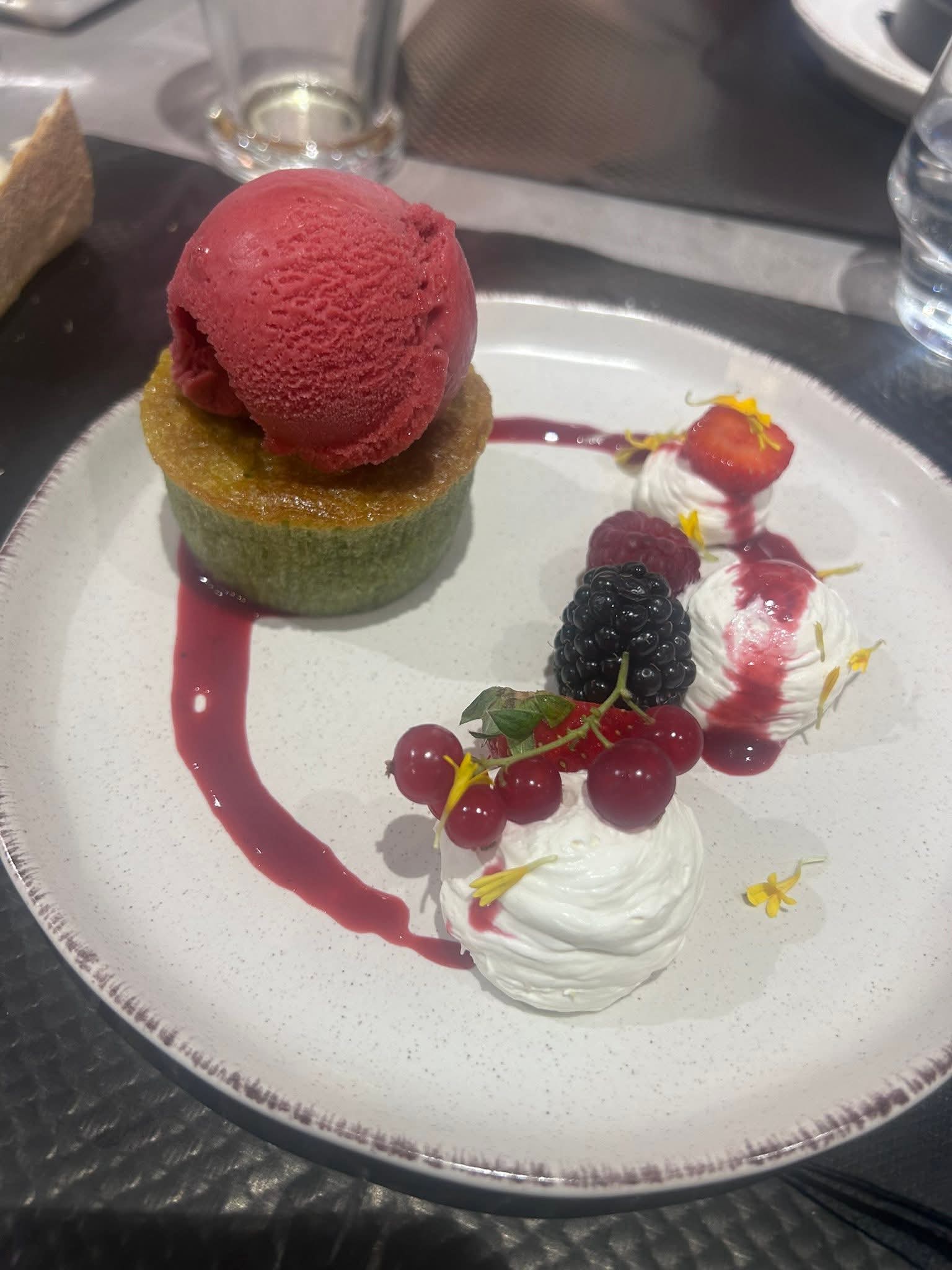 Dessert à la framboise de l’Auberge de la Vanne